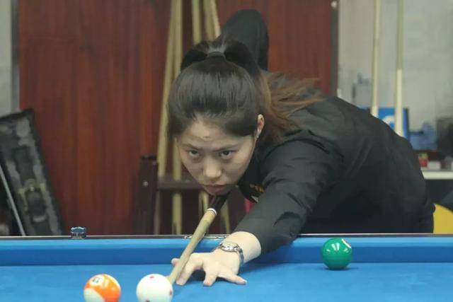 進一步滑落 進一步滑落