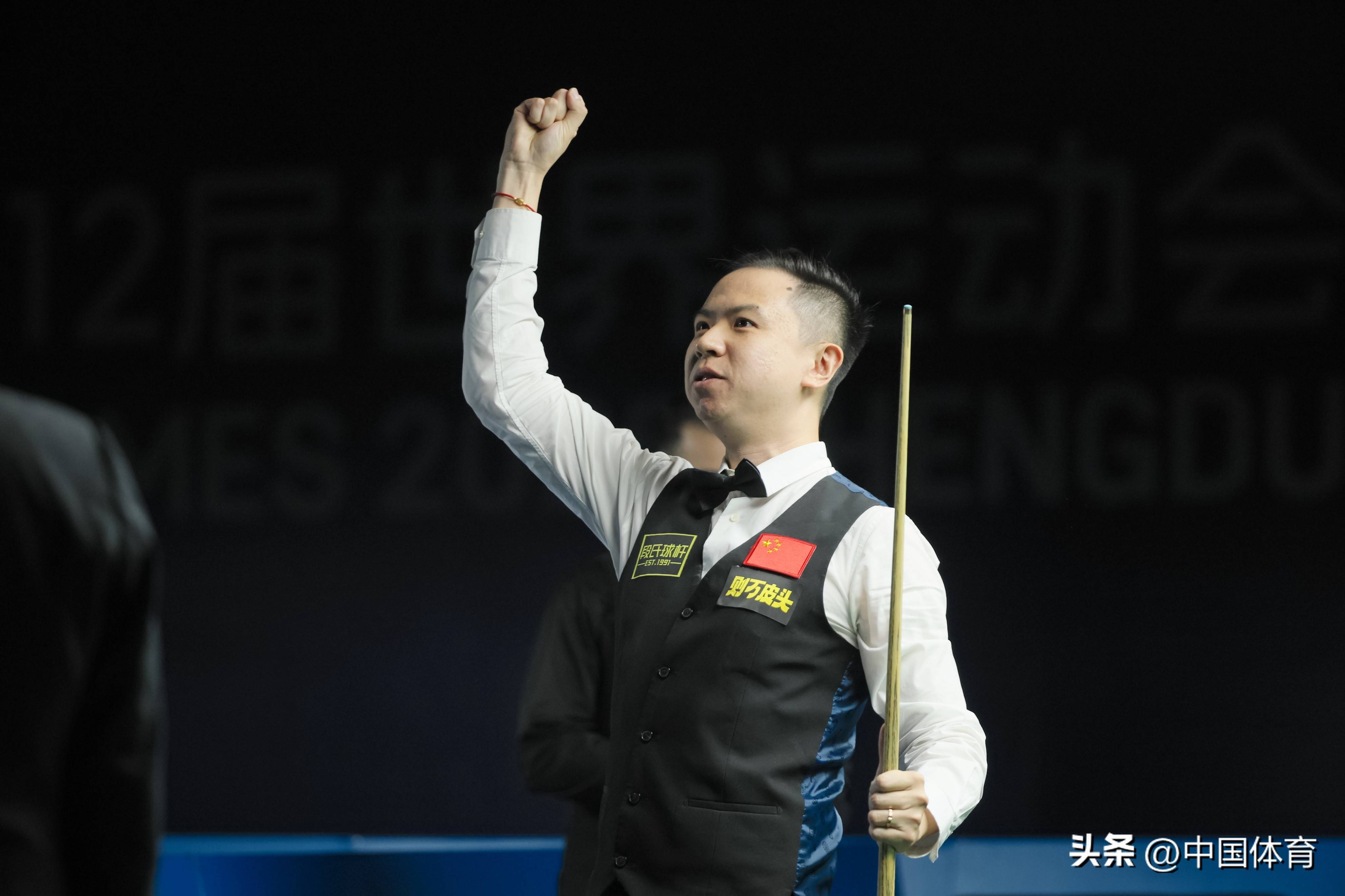 神父祝福象 神父祝福象